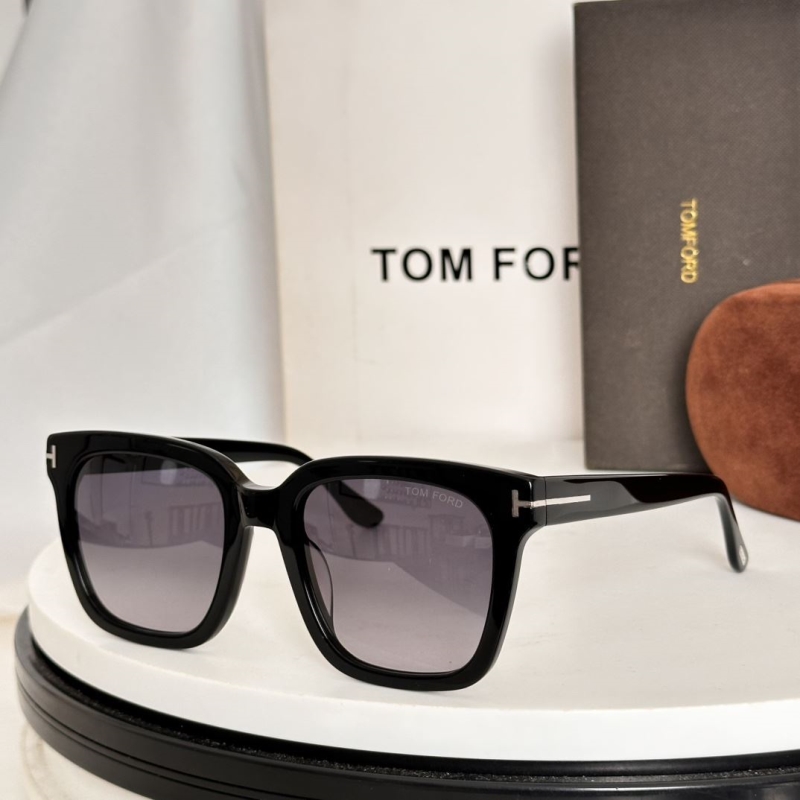 TOM FORD